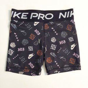 Kids M Black Nike shorts